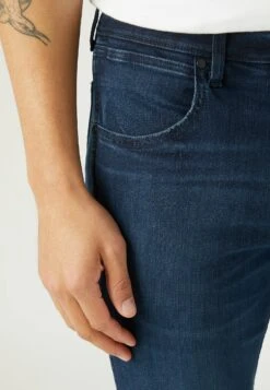 Wrangler Greensboro - Jeans A Sigaretta - Arm Strong 11 Wrangler Greensboro - Jeans A Sigaretta - Arm Strong -Wrangler 0607aac789874cdb865dd433e97e8958