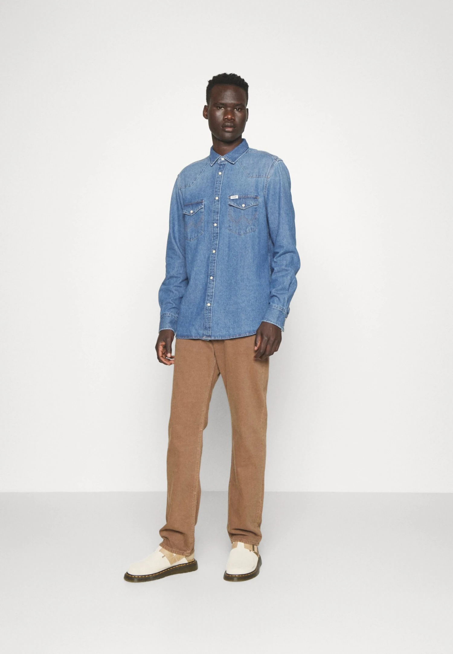 Wrangler Western CamiciaIcon Mid Stone Uomo Camicie WR122D0AH-K11 4 Wrangler Western CamiciaIcon Mid Stone Uomo Camicie WR122D0AH-K11 - immagine 2