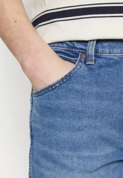 Wrangler Larston - Jeans Slim Fit - Blue Denim -Wrangler 25c1a697b984457aa2100569edbb9730