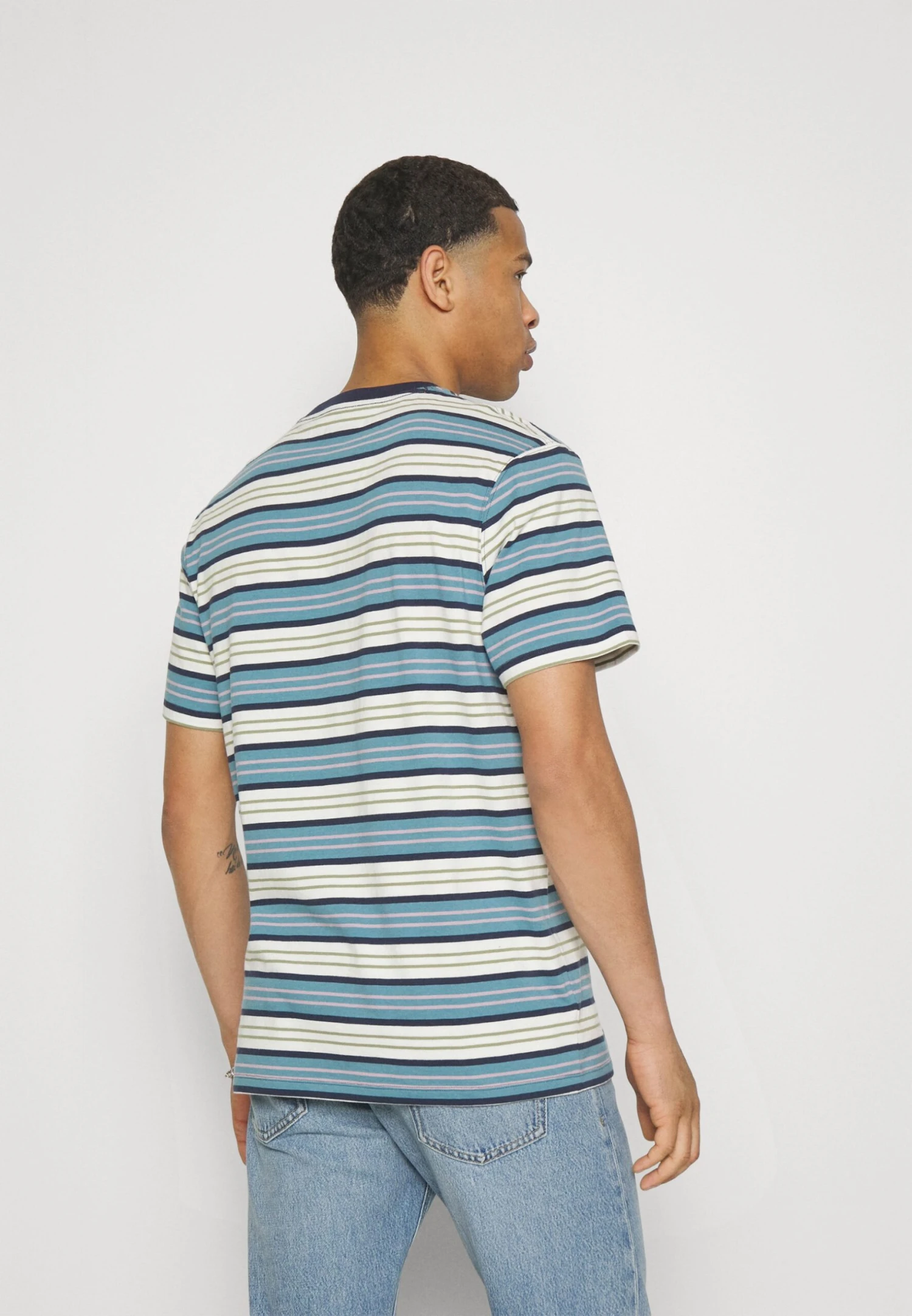 Wrangler Stripe TeeT-Shirt Con StampaPearl Blue Uomo T-shirt E Polo WR122O08B-K11 5 Wrangler Stripe TeeT-Shirt Con StampaPearl Blue Uomo T-shirt E Polo WR122O08B-K11 - immagine 3