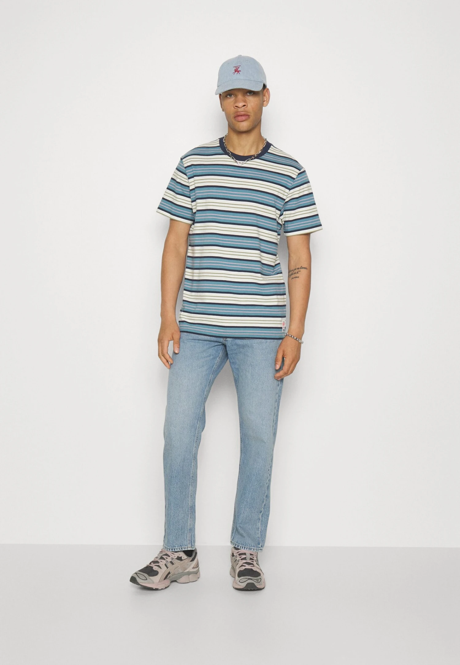 Wrangler Stripe TeeT-Shirt Con StampaPearl Blue Uomo T-shirt E Polo WR122O08B-K11 4 Wrangler Stripe TeeT-Shirt Con StampaPearl Blue Uomo T-shirt E Polo WR122O08B-K11 - immagine 2