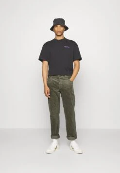 Wrangler TexasPantaloniDusty Olive Uomo Pantaloni WR122E00Z-N12 -Wrangler 46396064066640e8a418b90d57d55c0d