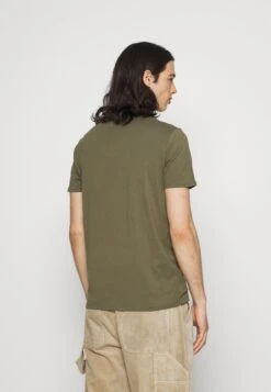 Wrangler Logo Tee 2 PackT-Shirt BasicDusty Olive Uomo T-shirt E Polo WR122O04E-N11 -Wrangler 52968058ec8c486bb4bc8f8a8b569ffa