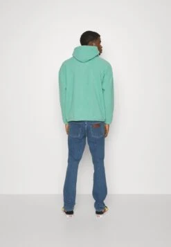 Wrangler Greensboro - Jeans A Sigaretta - Blue Denim -Wrangler 70e1bd551206456382f46342dcbfd85c