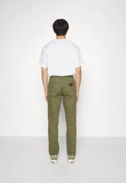 Wrangler PantaloniMilitare Green Uomo Pantaloni WR122E01N-M11 -Wrangler 7459b546ff2842a1a29e89d4d2d07368