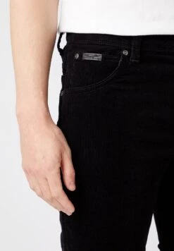 Wrangler Texas CorduroyPantaloniBlack Uomo Pantaloni WR122G08M-Q11 -Wrangler 9de0bbc11a1a40f6a3cec9221a89c763