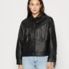 Wrangler Wild Fringe JacketGiacca Di PelleBlack Donna Giacche E Blazer WR121G03I-Q11 -Wrangler a77eaeea1e374647ae74834f744c767a