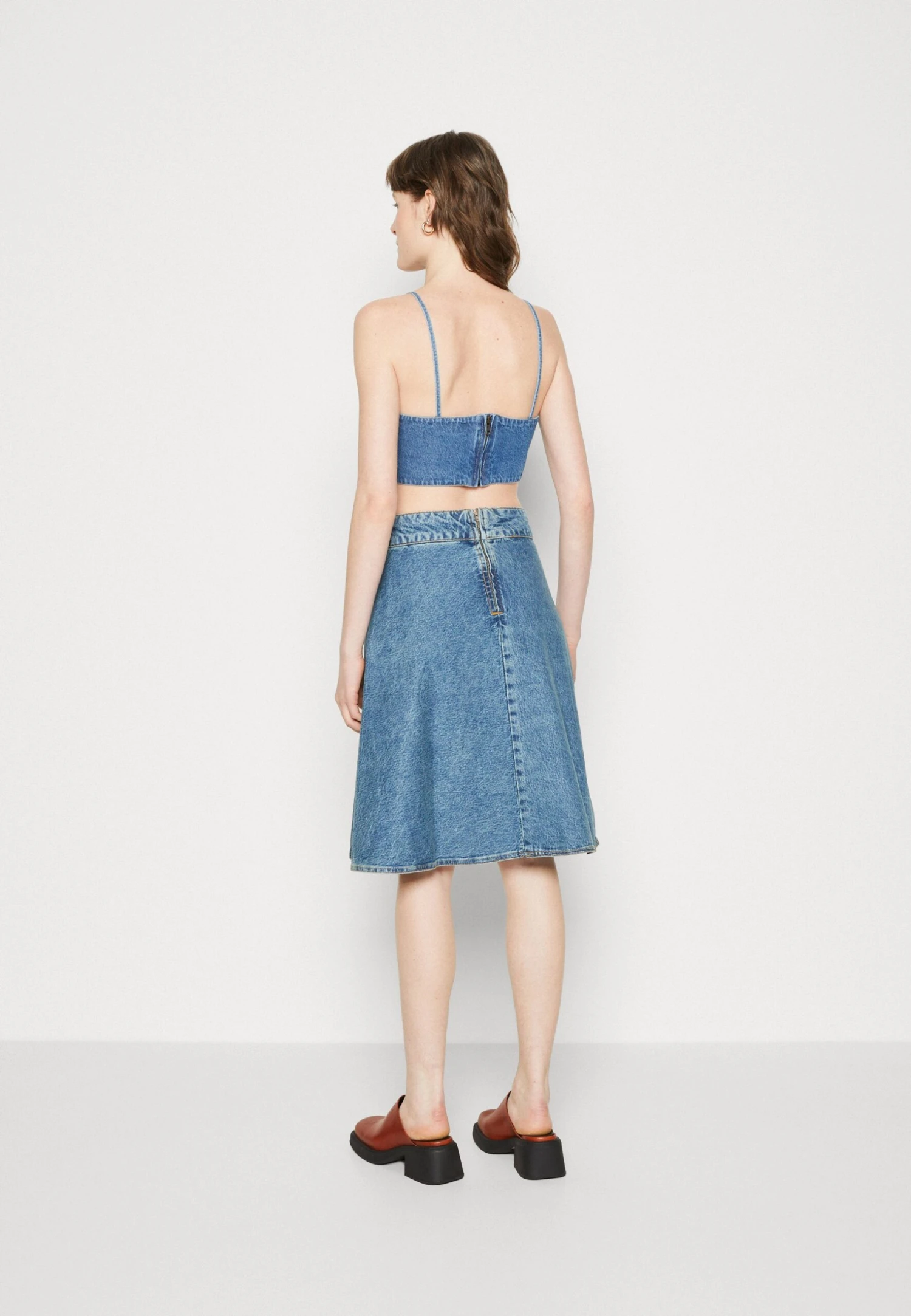 Wrangler BandanaTopMid Indigo Donna T-shirt E Top WR121E05R-K11 5 Wrangler BandanaTopMid Indigo Donna T-shirt E Top WR121E05R-K11 - immagine 3