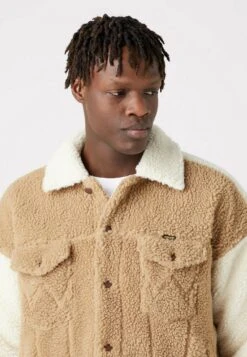 Wrangler Sherpa JacketGiacca InvernaleCornstalk Uomo Giacche WR122T033-O11 -Wrangler c8131b39c1714745a45b2ebb75c7b47b