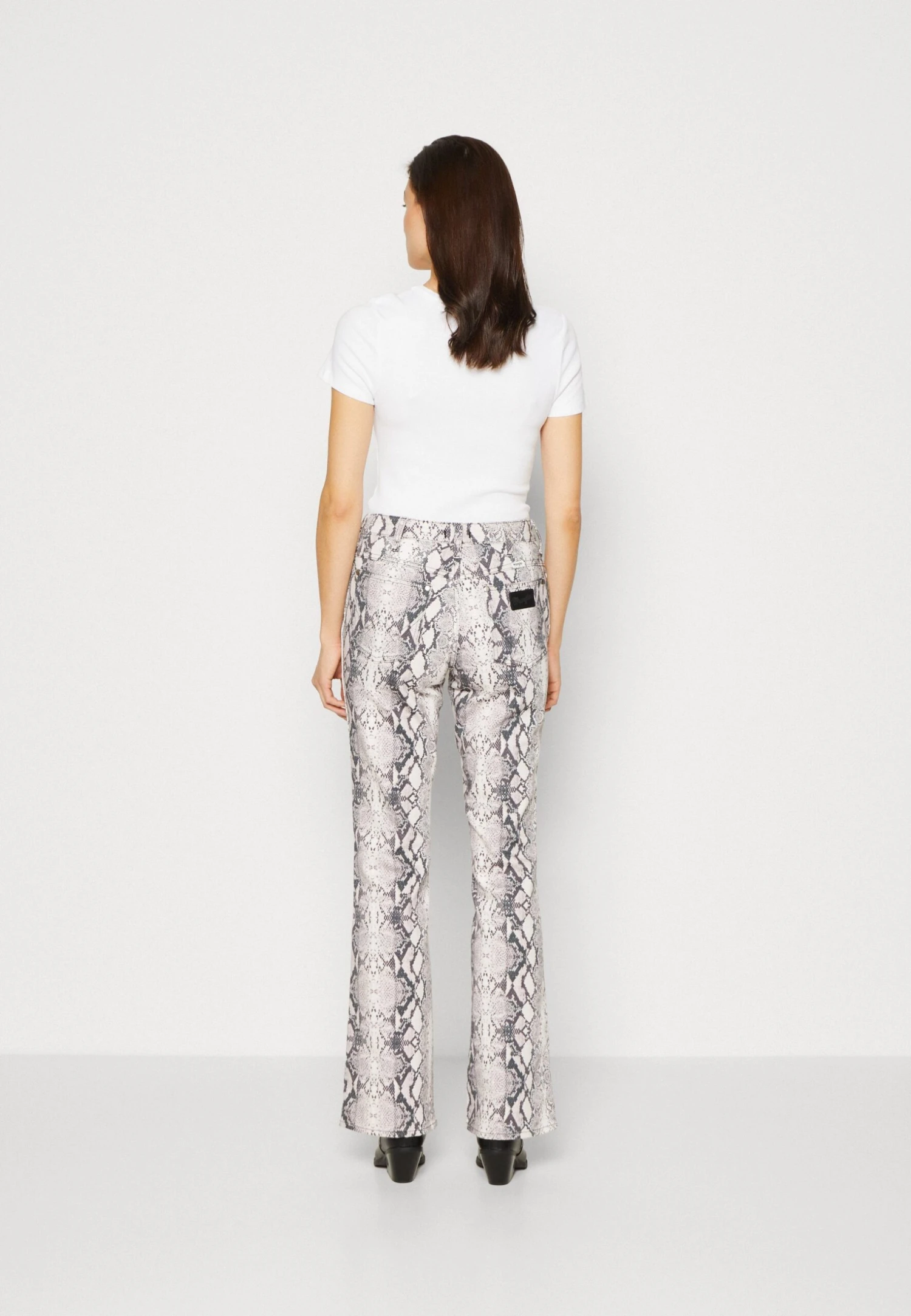 Wrangler Westward - Jeans A Zampa - Pink 5 Wrangler Westward - Jeans A Zampa - Pink - immagine 3