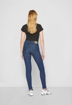 Wrangler Jeans Skinny FitFootloose Donna Jeans WR121N05I-K26 12 Wrangler Jeans Skinny FitFootloose Donna Jeans WR121N05I-K26 -Wrangler d593186cd8524b83998e4515004c852b