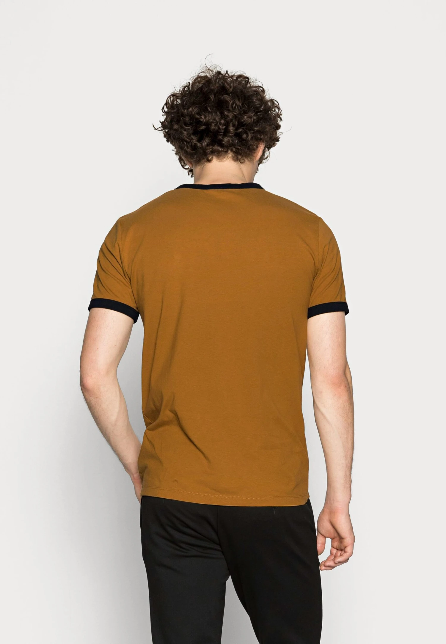 Wrangler Ringer TeeT-Shirt BasicGolden Brown Uomo T-shirt E Polo WR122O01Q-O11 5 Wrangler Ringer TeeT-Shirt BasicGolden Brown Uomo T-shirt E Polo WR122O01Q-O11 - immagine 3