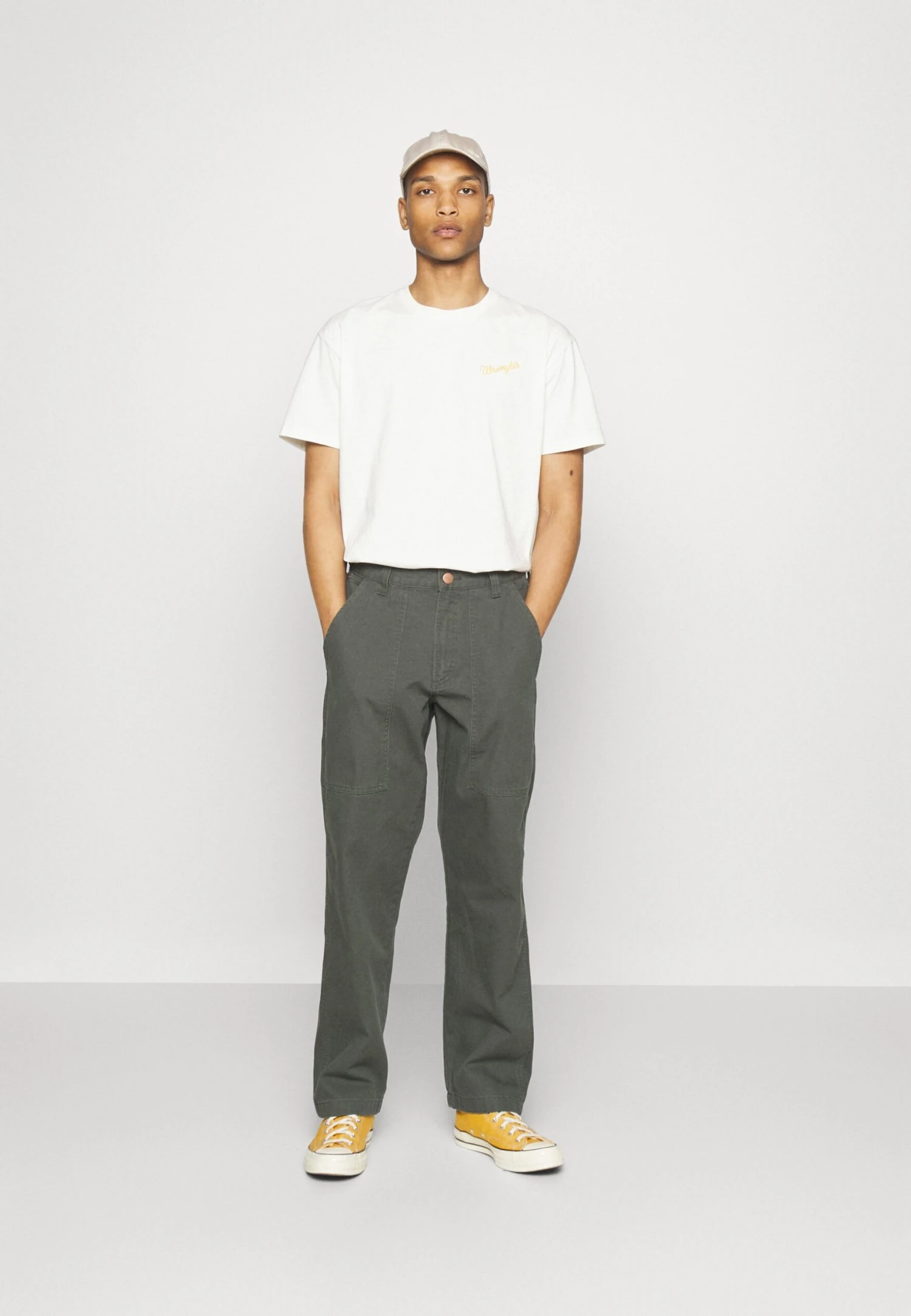 Wrangler Casey PantsPantaloniDarkest Spruce Uomo Pantaloni WR122E03B-M11 4 Wrangler Casey PantsPantaloniDarkest Spruce Uomo Pantaloni WR122E03B-M11 - immagine 2